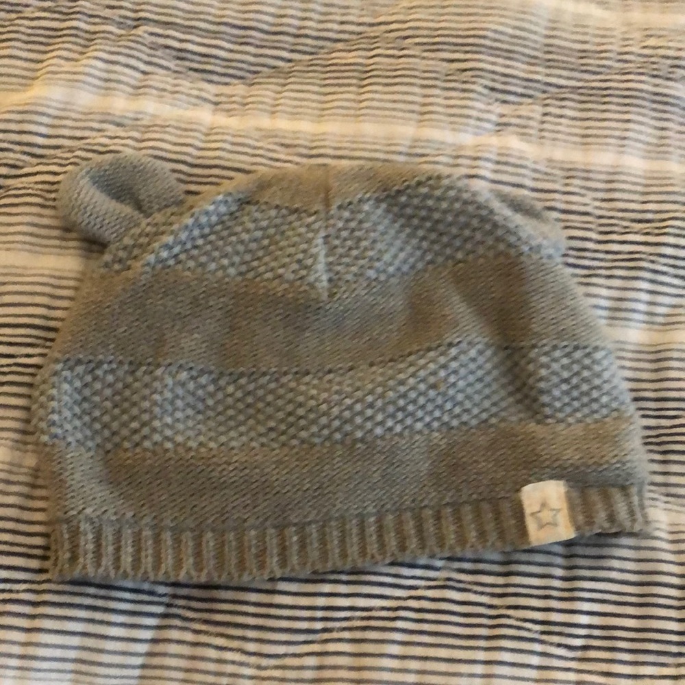 Bundle winter hats.